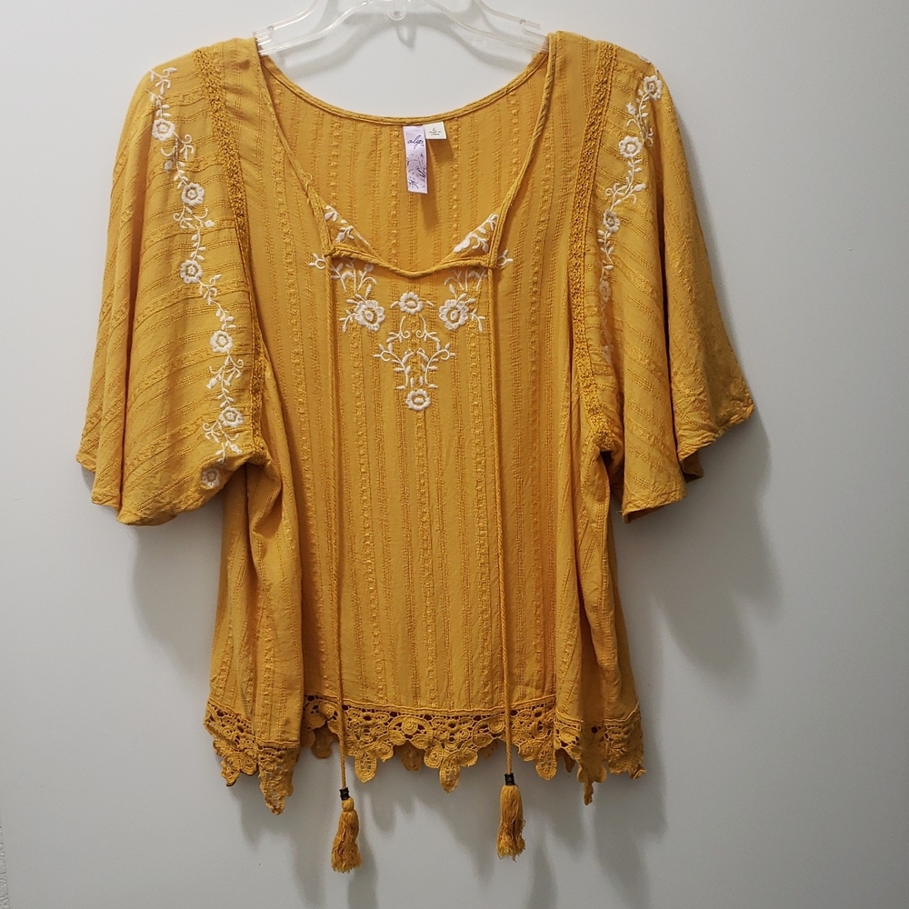 Beautiful Chic and Stylish Alya Embroidered and Hem Lace Women's Top